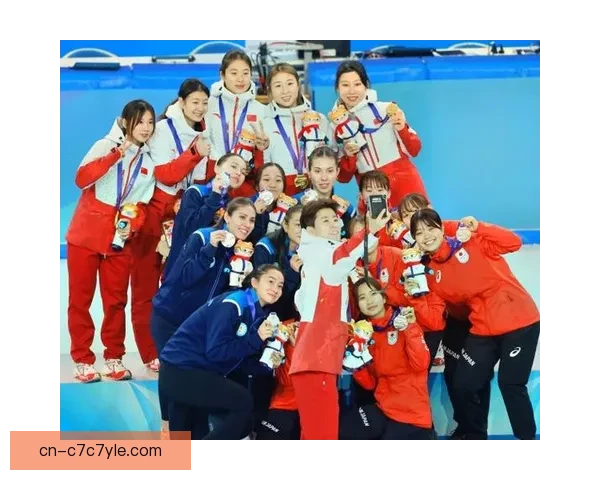 张楚桐双冠圆梦泪洒冰雪赛场上